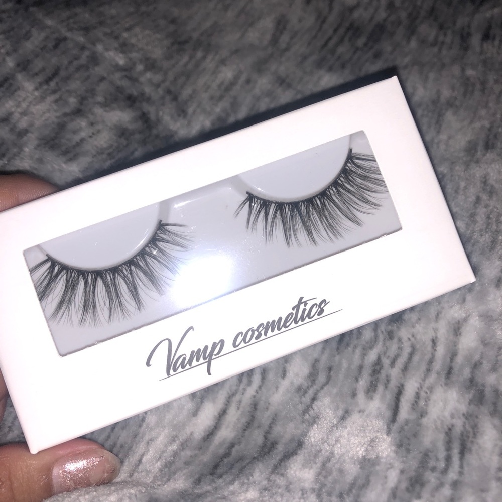 Lashes - Picture 2 of 5